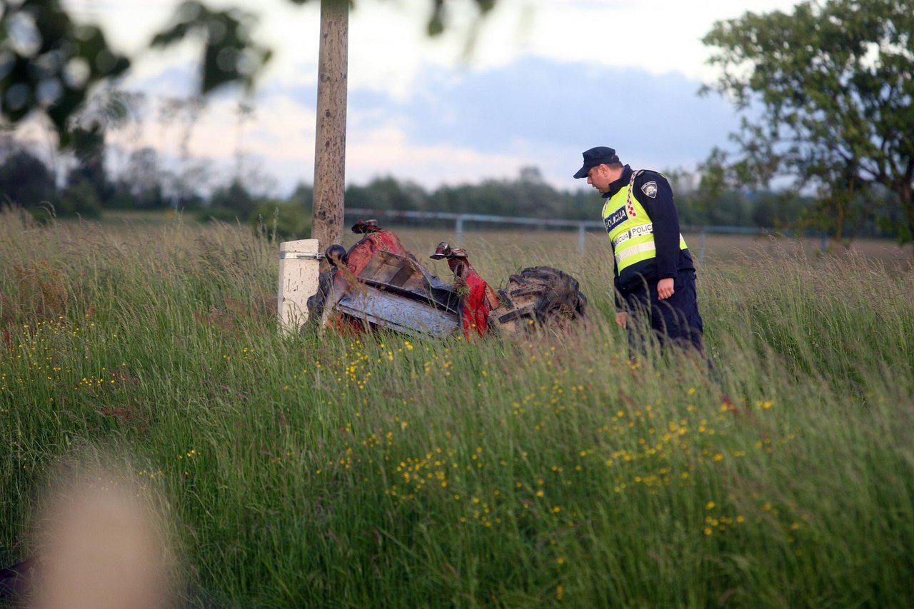 Fotografija: 
Traktorist je lakše ozlijeđen/Foto: Zewljko Hajdinjak/CROPIX (Ilustracija)