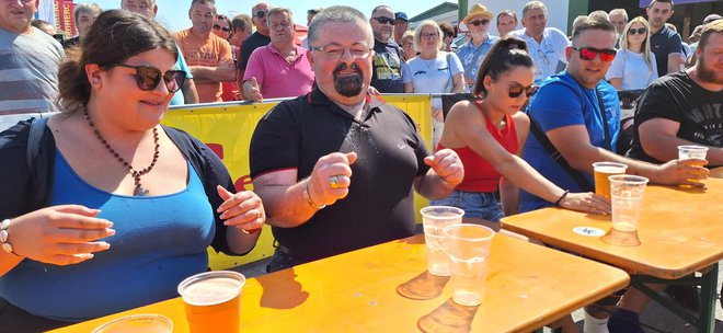 Rumeni je pivo popio duplo brže od ostalih natjecatelja/ Foto: Deni Marčinković