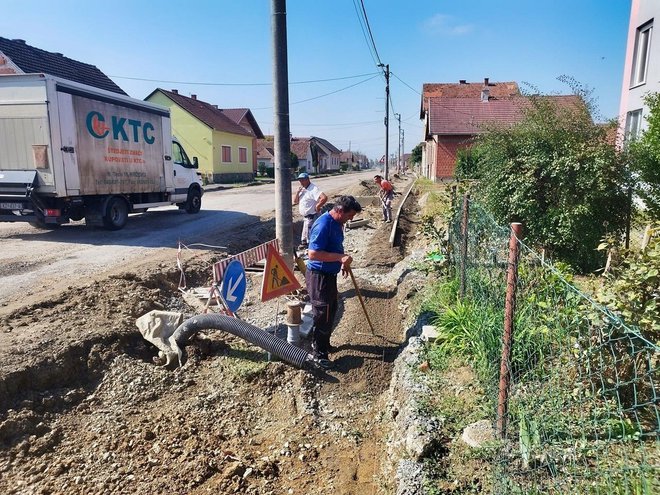 Trenutno su na gradilištu najintenzivniji radovi na nogostupu/Foto: Mario Barać/MojPortal.hr