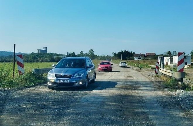 Dio ceste kod skretanja za Raminac posebno je kritičan/Foto: Mario Barać/MojPortal.hr