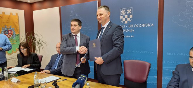 Ministar i župan potpisali su sporazum/ Foto: Deni Marčinković