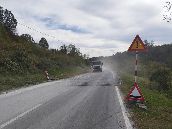 Oštećeni dio državne ceste D5 u Donjem Čagliću sanaciju čeka gotovo 10 mjeseci/Foto: Mario Barać/MojPortal.hr