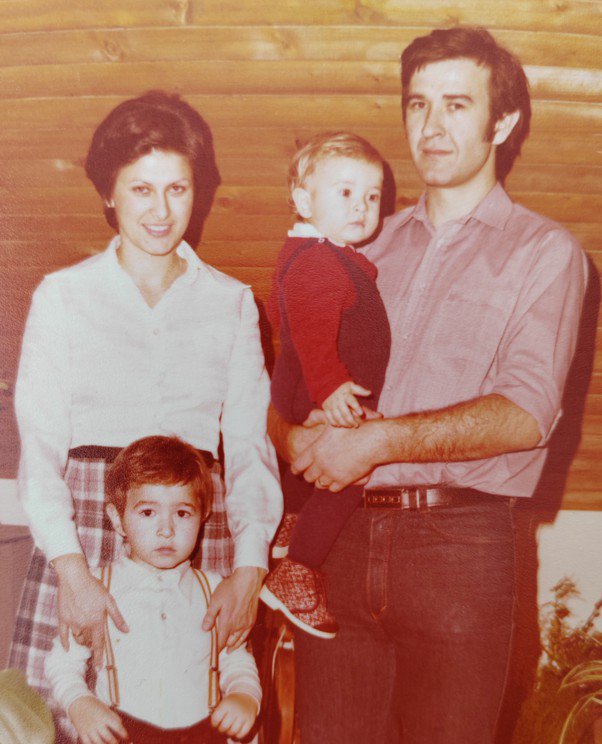 Obiteljska fotografija na kojoj su uz supružnike Dubravku i Anđelka njihovi sinovi Goran i Marin/Foto: Privatni album