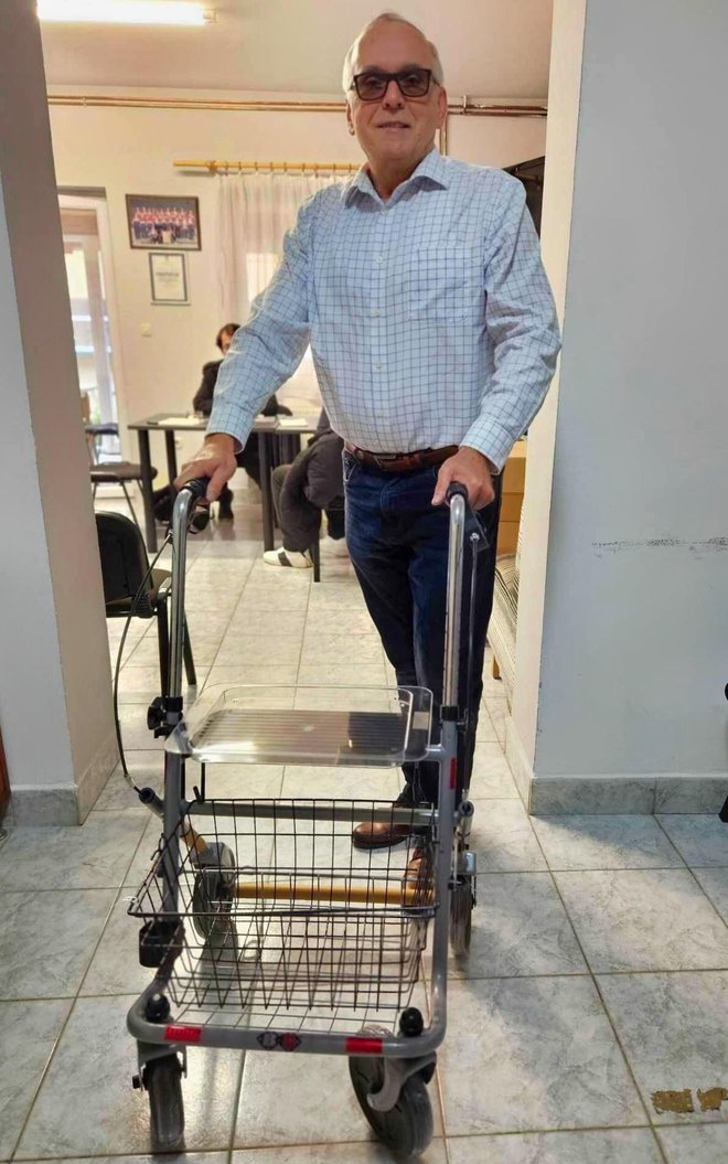 Ivan Žuger s jednom od hodalice koje je donirao daruvarskoj HVIDR-i/Foto: Nikica Puhalo/MojPortal.hr