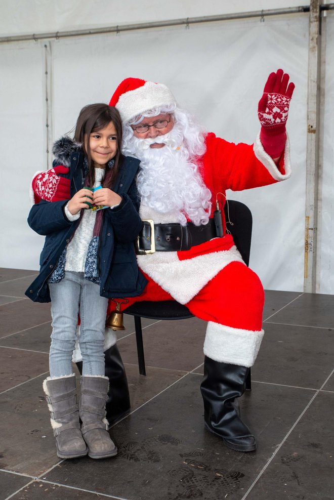 Djed Božićnjak razveselio je najmlađe sugrađane/Foto: Predrag Uskoković/Grad Daruvar