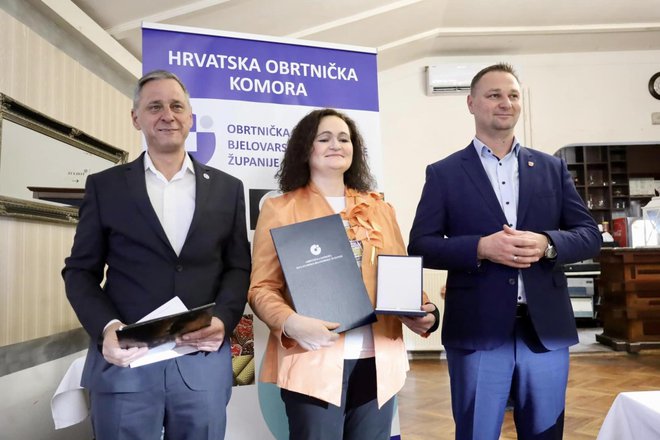 Kseniji su nagradu uručili župan Marko Marušić i predsjednik OK BBŽ Damir Pavec/ Foto: BBŽ
