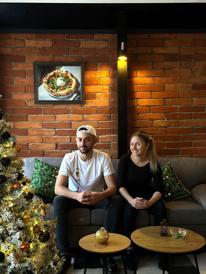 Nikola Kozić i Arijana Tame su već prvi dan rada prodali tri puta više pizza nego što su predviđali/Foto: Arni