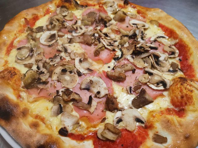 Kulinarski klasik u novom ruhu, pizza s vrganjima/ Foto: Restoran Nada