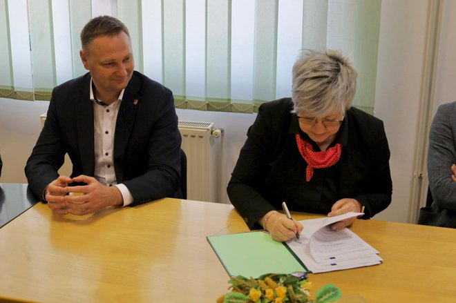 Ugovor je potpisala ravnateljica Irena Ivanović/ Foto: BBŽ