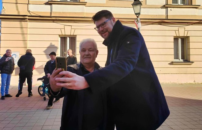 Neki su građani od Grbina tražili selfie/Foto: Martina Čapo/MojPortal.hr