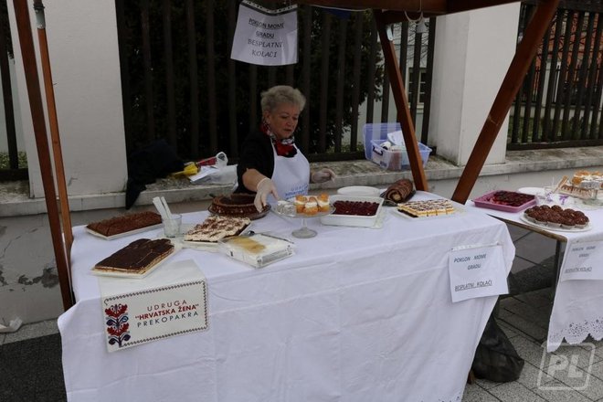 Udruga žena Prekopakra dijelila je ukusne kolače/ Foto: pakrački list
