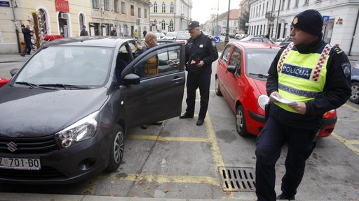 Policija u tri sata zatekla osam vozača nepropisno parkiranih na mjestima za invalide
