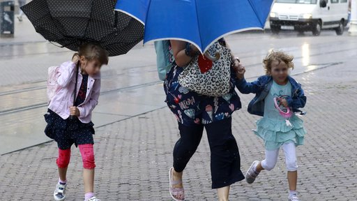 Stiže nova ciklona, bit će kiše i nevremena, za dio Hrvatske upaljen i crveni meteoalarm