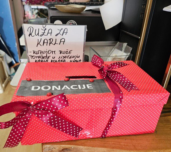 Kutija za donacije nalazi se u cvjećarnici/Foto: Cvjećarnica Andy